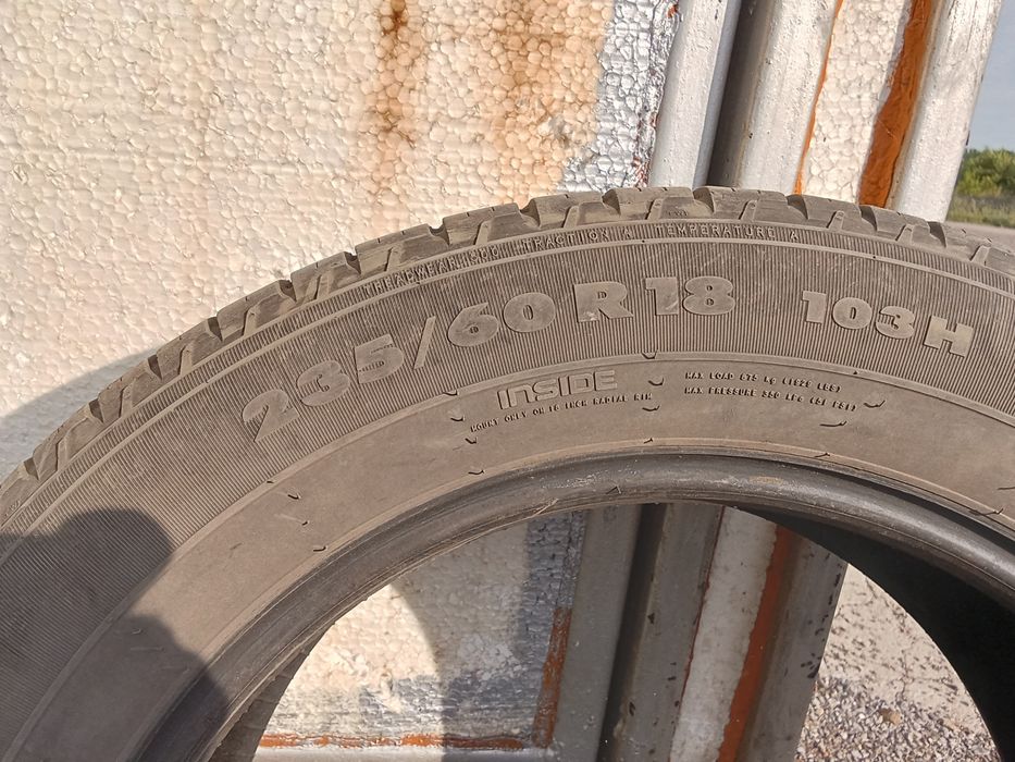 Продам комплект шин 235 60 r18