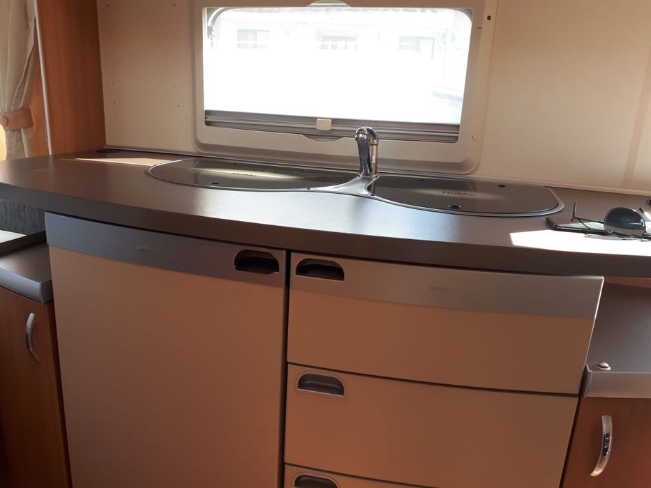 Vând rulota Hobby cu două spatii de dormit