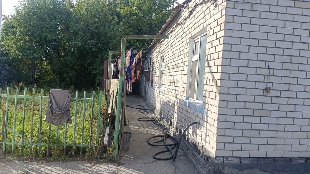Продаётся два дома с двумя гаражами