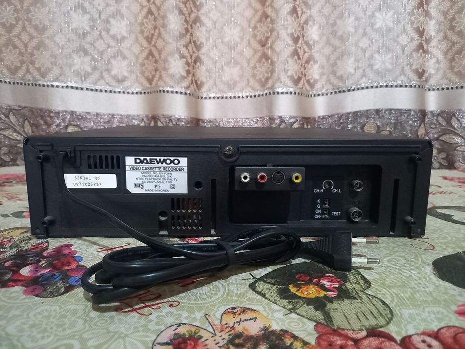 Видеомагнитофон сотилади