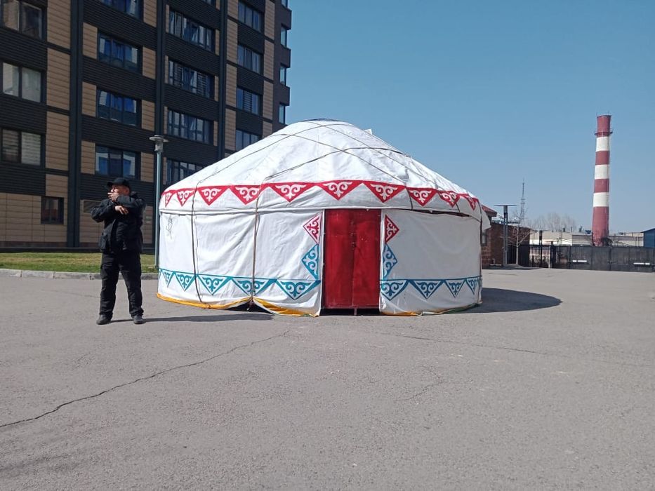 Аренда юрта . Столы посуда