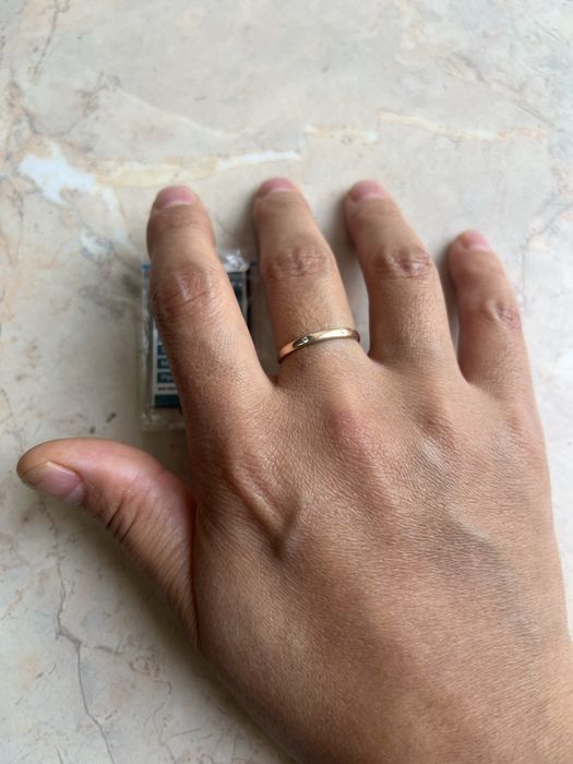 Продам золотое кольцо 19 размер