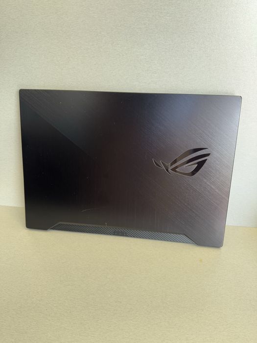 Продавам Asus ROG Zephyrus G15 GA502D