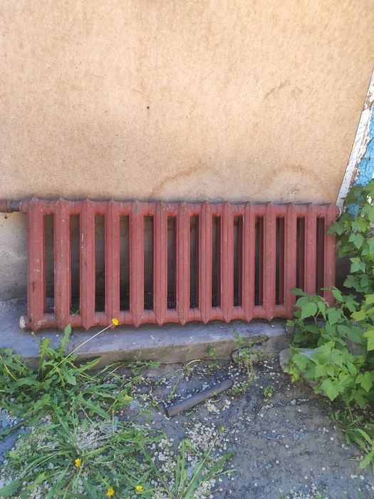 Продам чугунные батареи