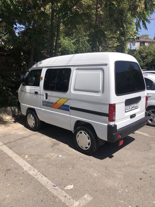 Damas, Kombi, Oq rang