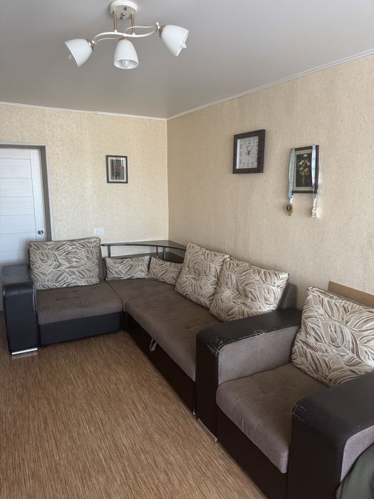 Диван с креслом