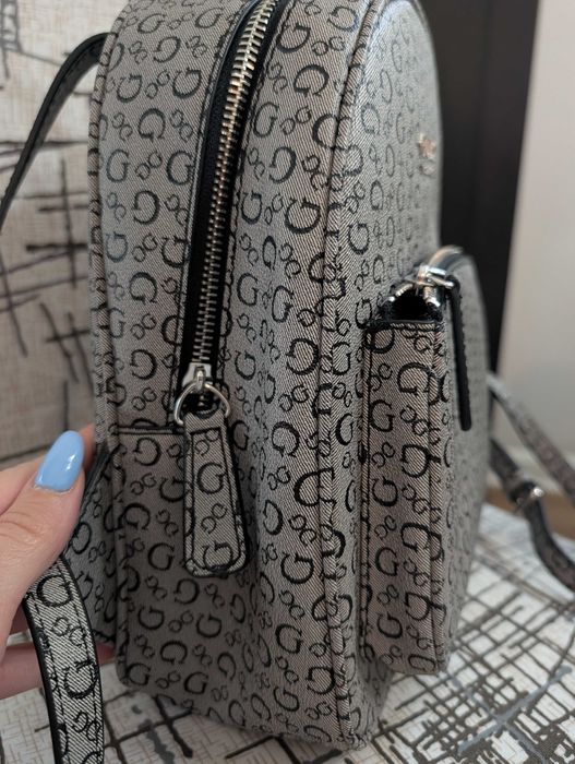 Mini ghiozdan Guess culoare gri