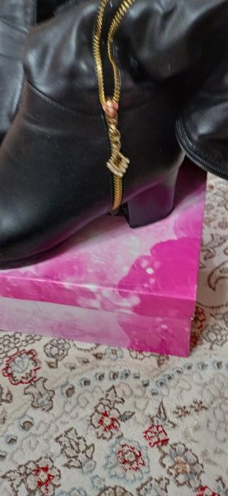 Продам женские сапоги