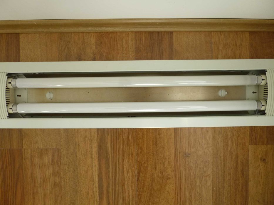 Неонова/луминисцентна лампа с две пури- 2х18W.