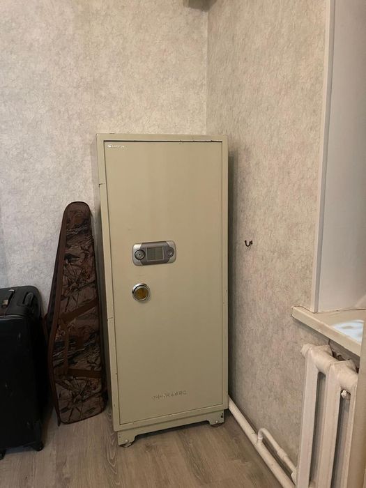 Сейф огнеупорный с механическим замком и электронным