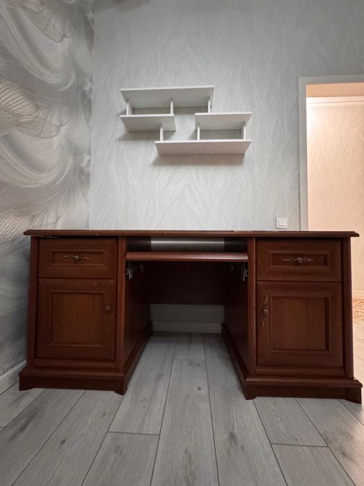 Рабочий и компьютерный стол