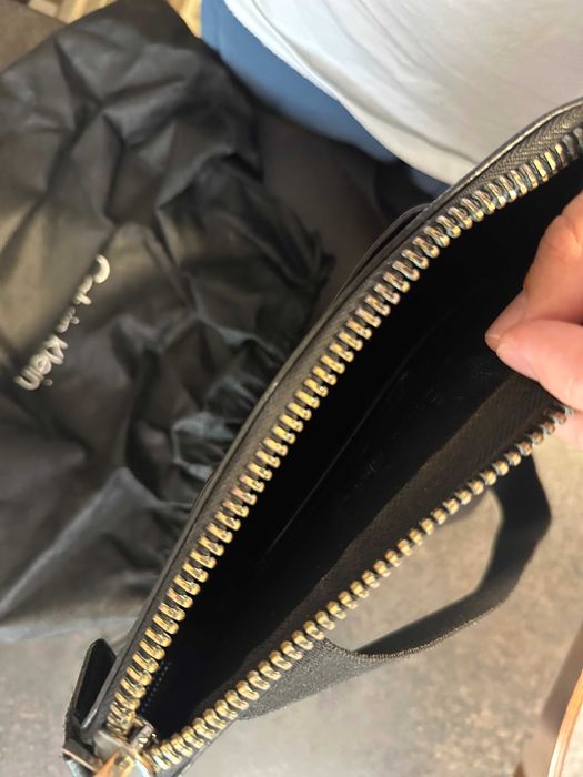 Кожена чантичка Calvin Klein