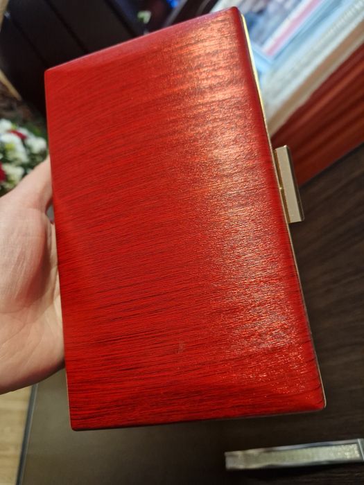 Plic roșu, nou cu eticheta