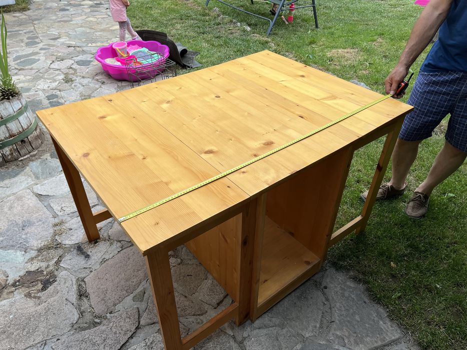 Трапезна маса от масив