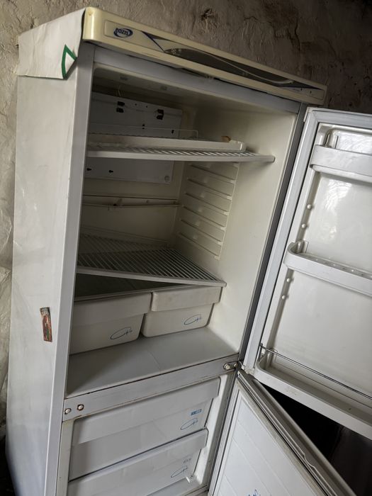 Холодильник рабочий за 10к