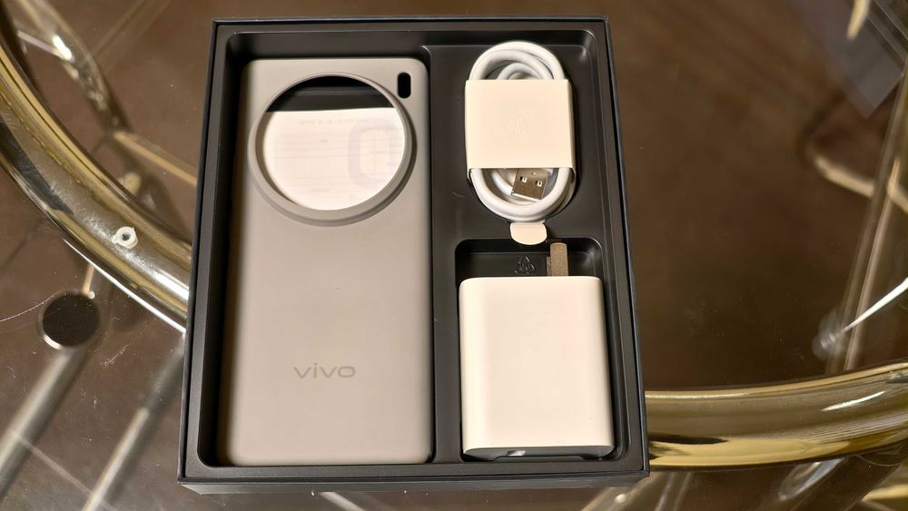 VIVO X100 Ultra Unlocked, ca nou, cu kit PHOTOGRAPHY KIT inclus