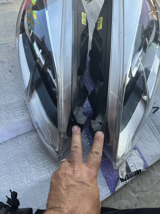 Faruri stanga dreapta ford fiesta.h1bb-13w030-ae.h1bb-13w029-ae.