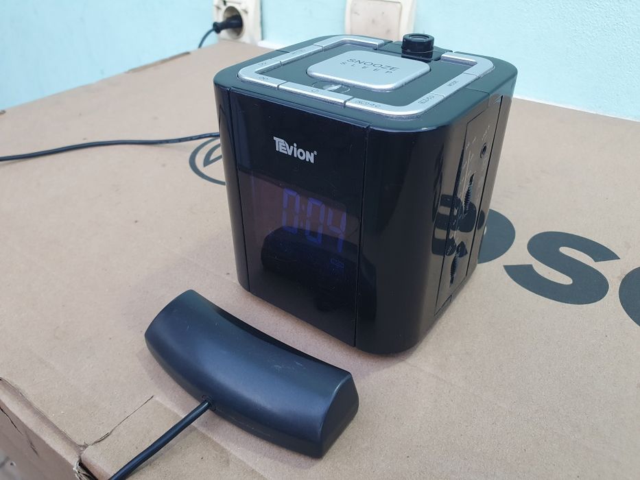 Проекционен Радиочасовник - Tevion с Радиосигнал и FM Радио !