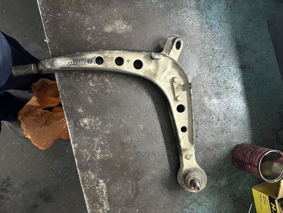 Продам рычак правый на бмв е46