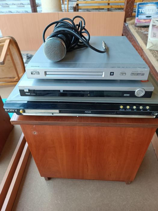 Продается DVD  в количестве 3 штуки.