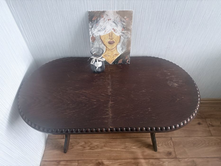 Стол в гостинную