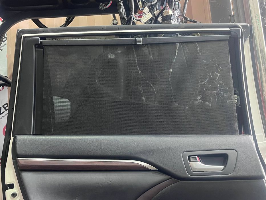 Обшивка двери Toyota Highlander 2014/2019
