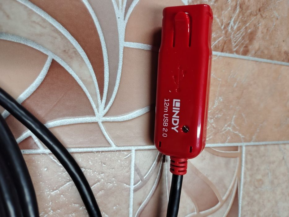 Активный USB-удлинитель, разные кабеля.