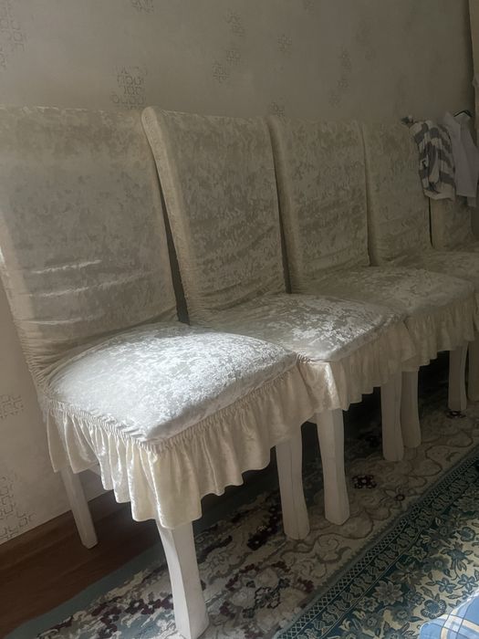Продам стулья 15 штук с чехлом