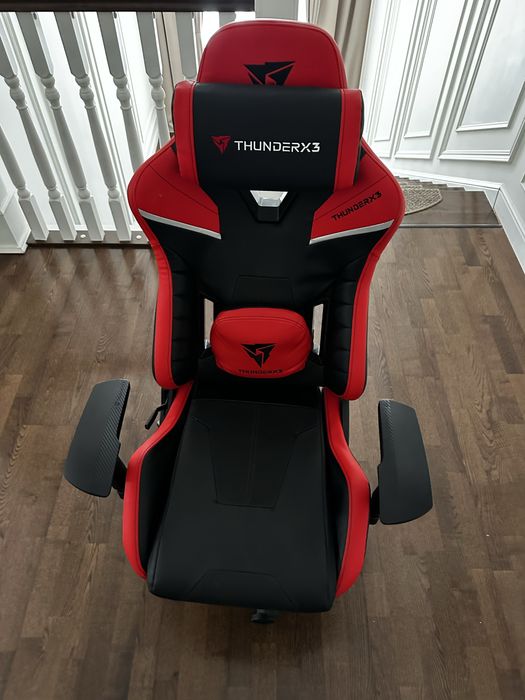 Геймерский стул ThunderX3