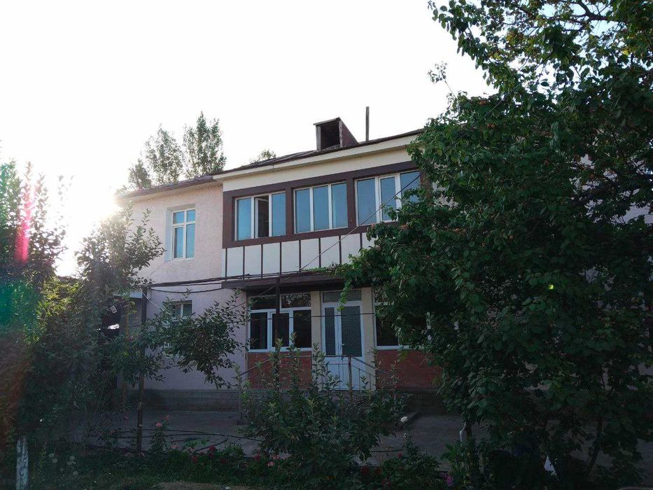 Uy sotiladi yaxshi joydan