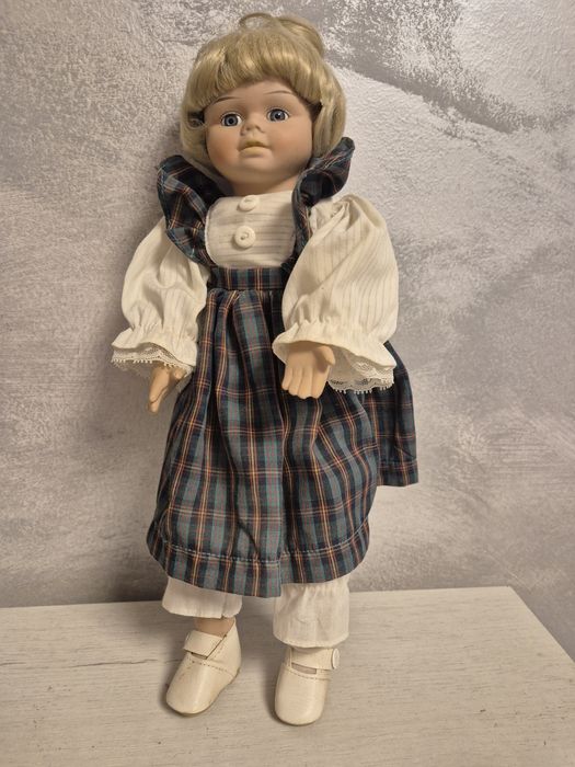 Продавам порцеланови кукли