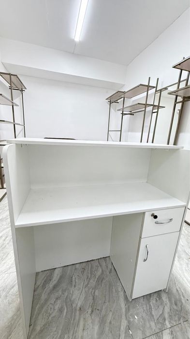 Стол ресепшен с тумбой