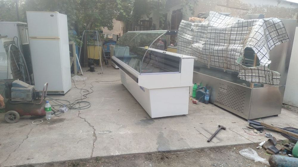 Витрина холодильник сотилади