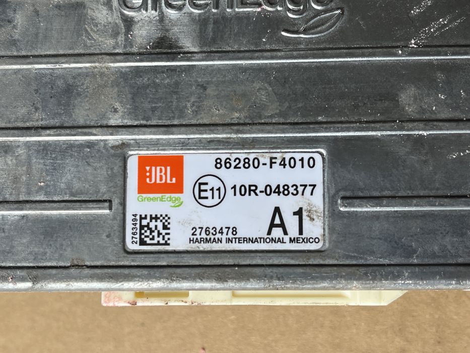 車のパーツ TOYOTA amplifier Sistem muzica JBL Toyota C-HR / Corolla Piatra Neamt • OLX.ro