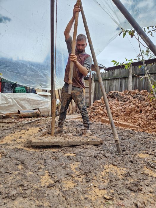 Executam foraje puturi