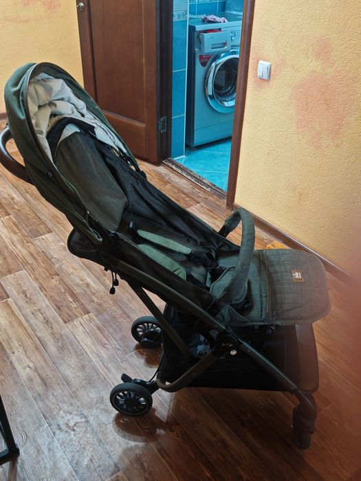 Детская прогулочная коляска