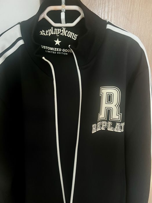 Спортен екип Replay