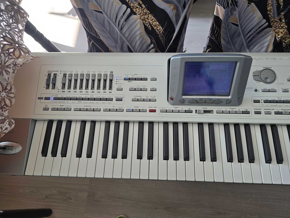 Продавам! Два-клавира. Korg pa2x. 128 рам..