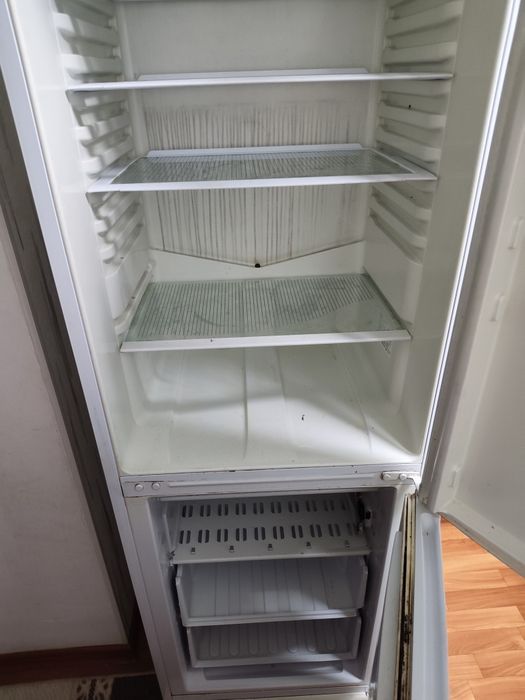 Холодильник indesit