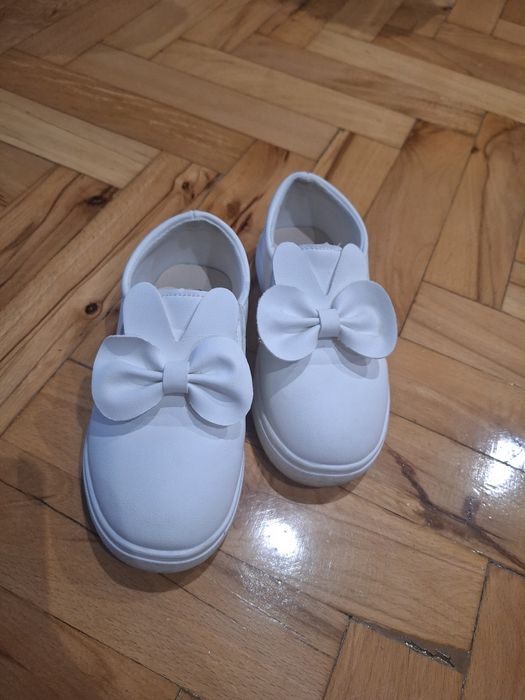 Детси Бели обувки с панделки