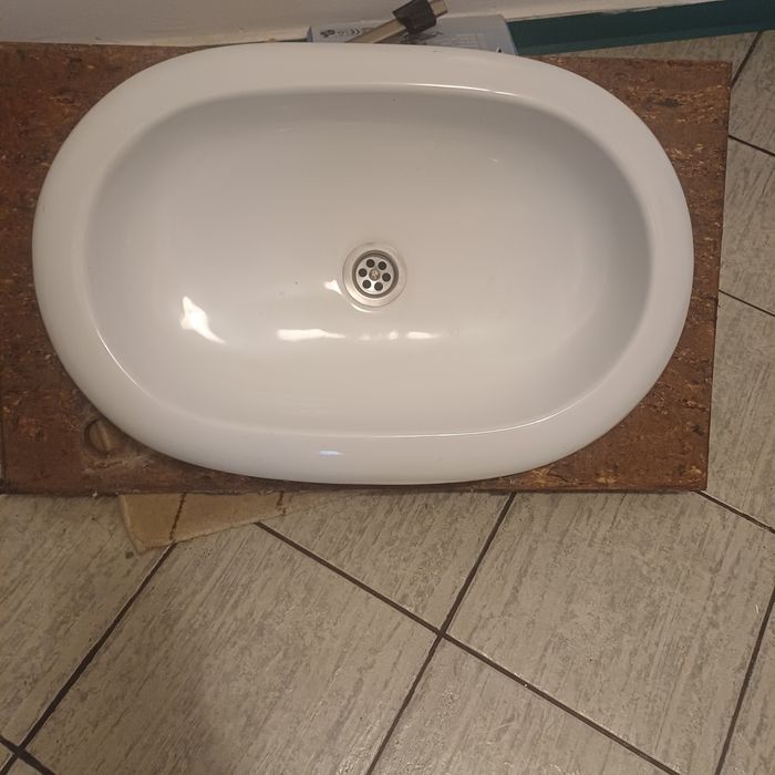 Дизайнерска мивка с плот