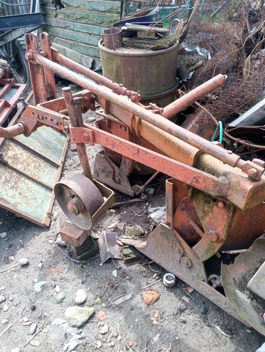 Vând plug romanesc mare