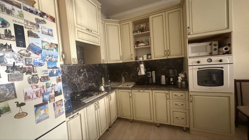 Продаю кухню с техникой