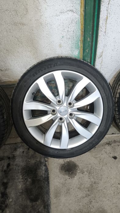 Продам комплект колёс Kia R17