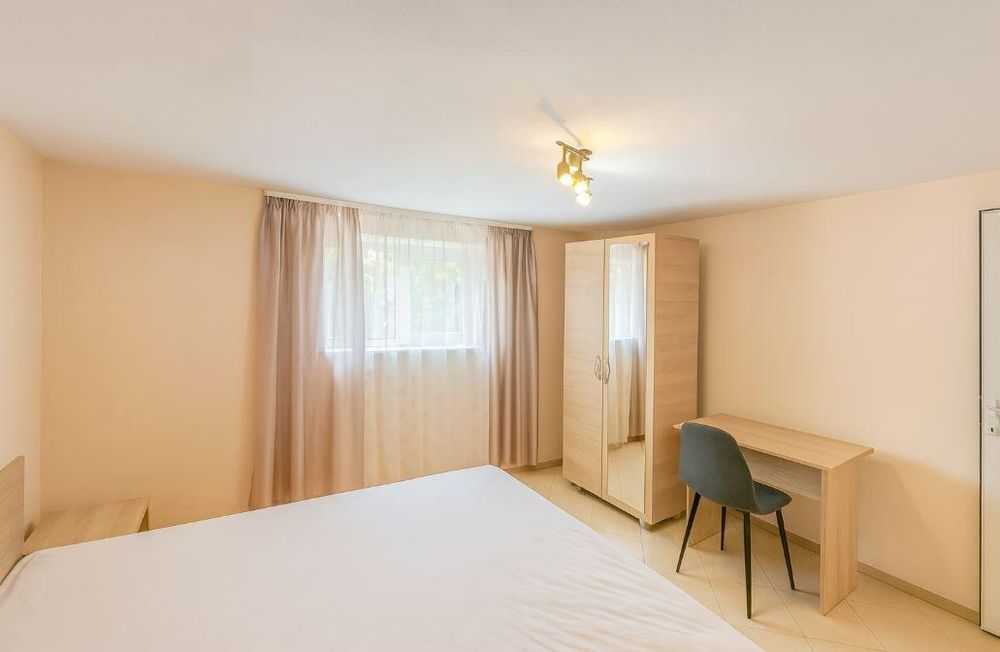 Дава се под наем Тристаен апартамент в Варна, Цветен квартал - 60 кв.м за 350 € - Снимка #2