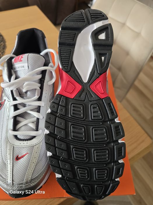 Adidași.    Nike