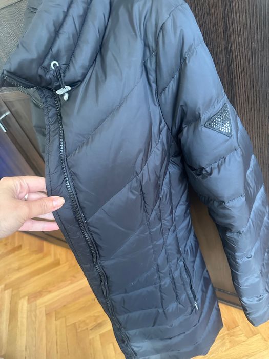 Зимно яке Guess.