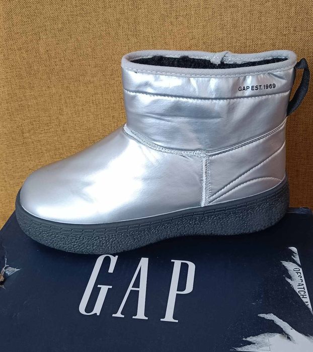 Нови GAP зимни боти, 35 номер.