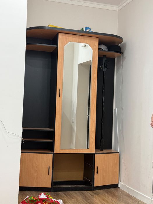 Продам шкаф ,прихожую