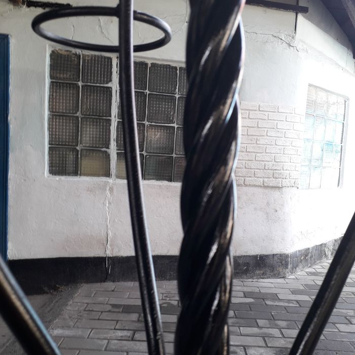 Продам подставку для цветов